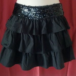 New Cute black ruffled skirt