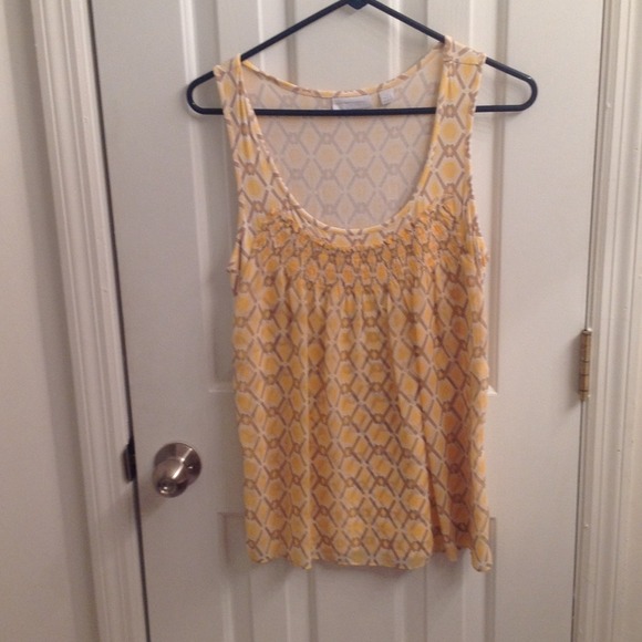 Yellow tank with gray detail