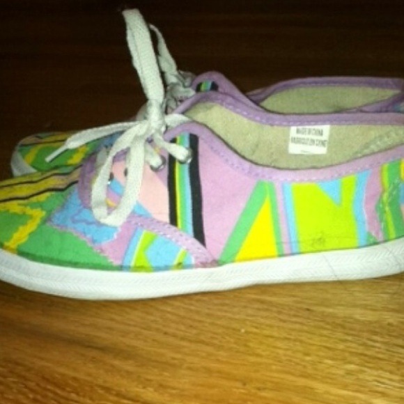 Patterned Shoes - Picture 2 of 3
