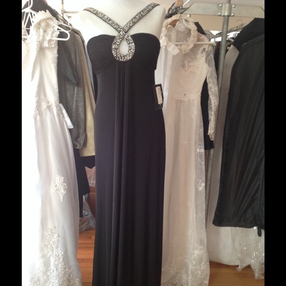JS Boutique gown - Picture 2 of 4