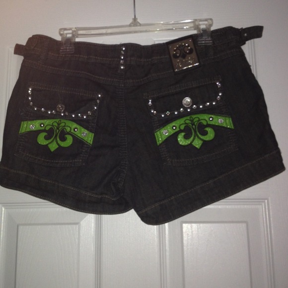 Fabulous Dereon Denim Shorts - Picture 2 of 2