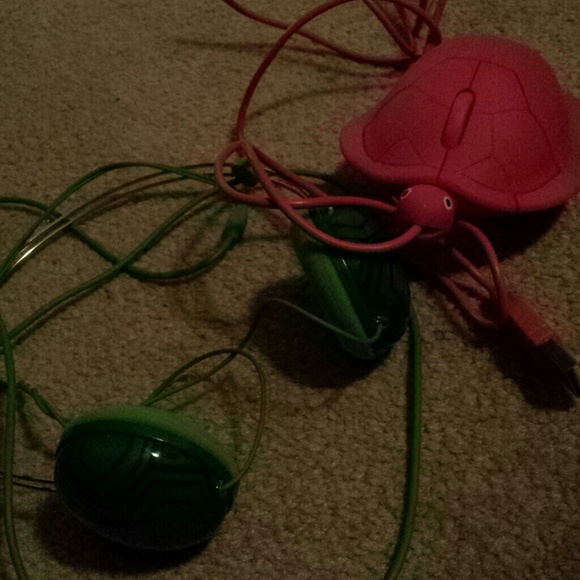 Headphones and turtle mouse.