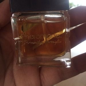 Pheromone from Marilyn minlin