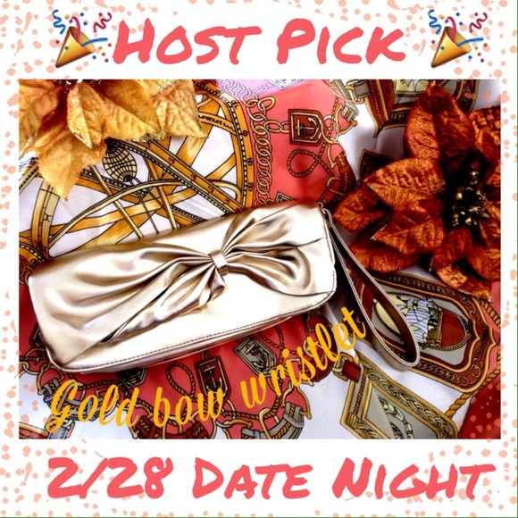 Gold 🎀 wristlet 🎉HOST PICK🎉 2/28 🎈DATE NIGHT🎈 - Picture 1 of 3