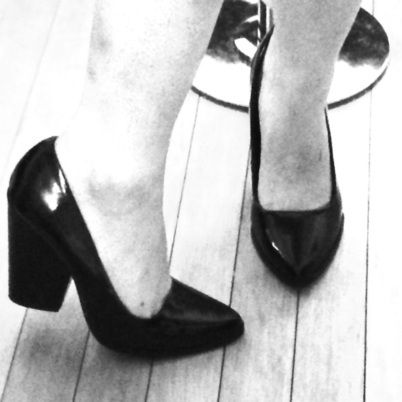 Chunky geometric black heel