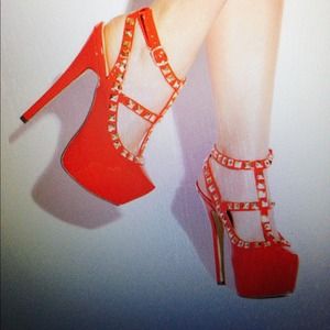 Pyramid stud embellishments red pumps