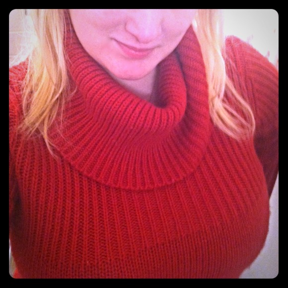 Comfy red sweater ❤️