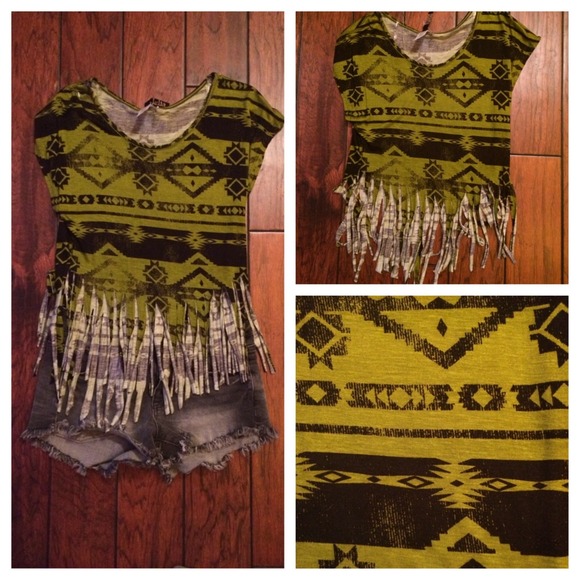 SOLD IN BUNDLE Green and Black Fringed Top