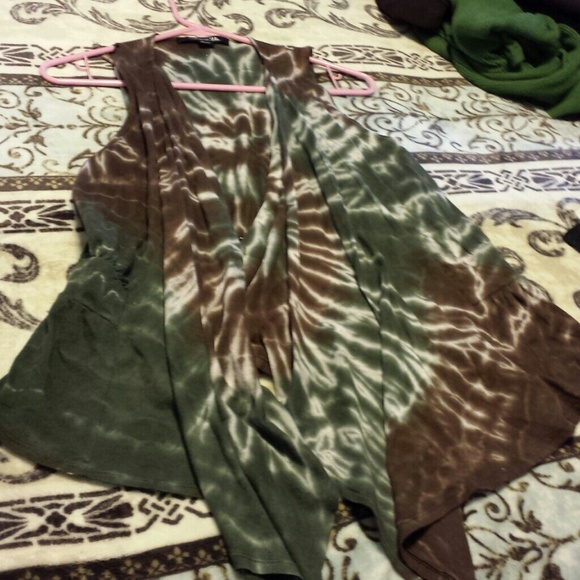 Vest - Picture 2 of 4