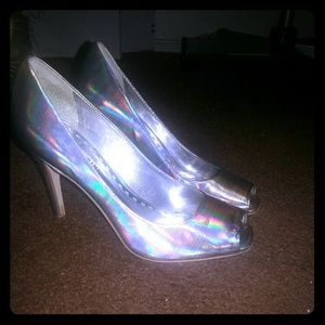Gianni Bini silver open toed heels
