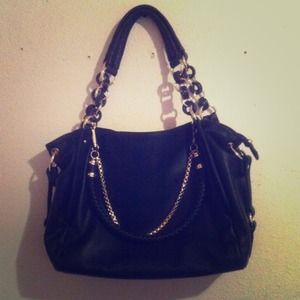 An "Kellen Satchel (black)"