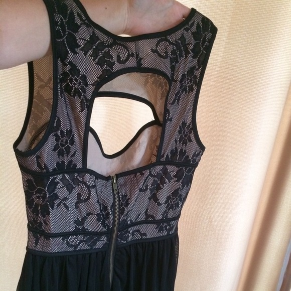 SOLD!! Black & Nude Cocktail Dress - Picture 3 of 3