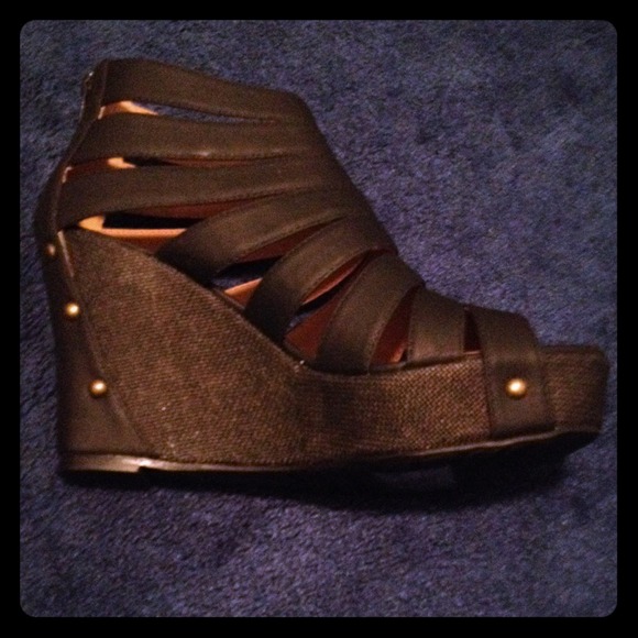 Coconuts brand black wedge bandage sandals