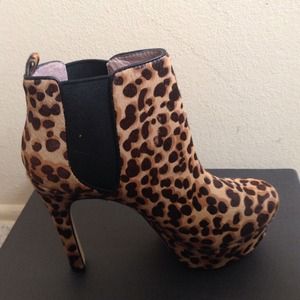 Vince Camuto Bailey leopard shoes