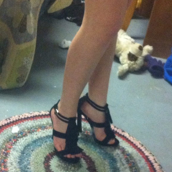 Feisty, fringed stilettos