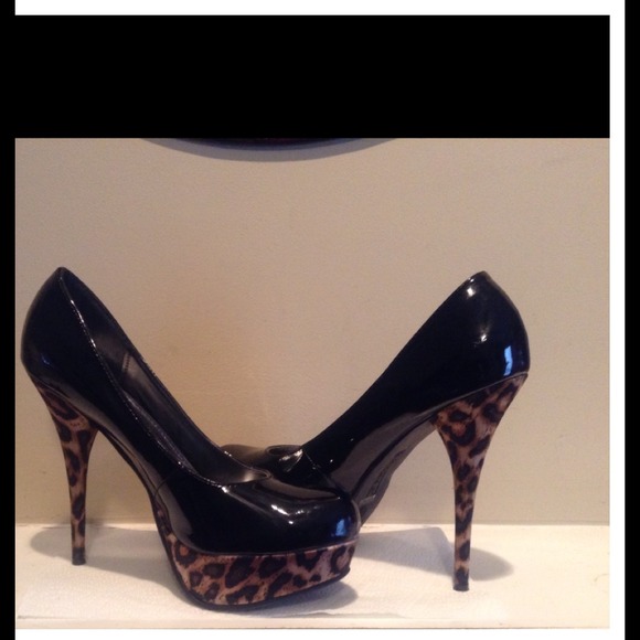 **SOLD***FEARLESS PLATFORM HEELS*** - Picture 2 of 4