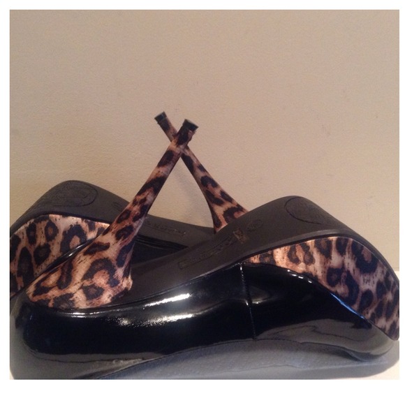 **SOLD***FEARLESS PLATFORM HEELS*** - Picture 3 of 4