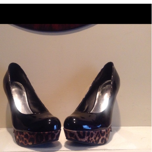 **SOLD***FEARLESS PLATFORM HEELS*** - Picture 4 of 4