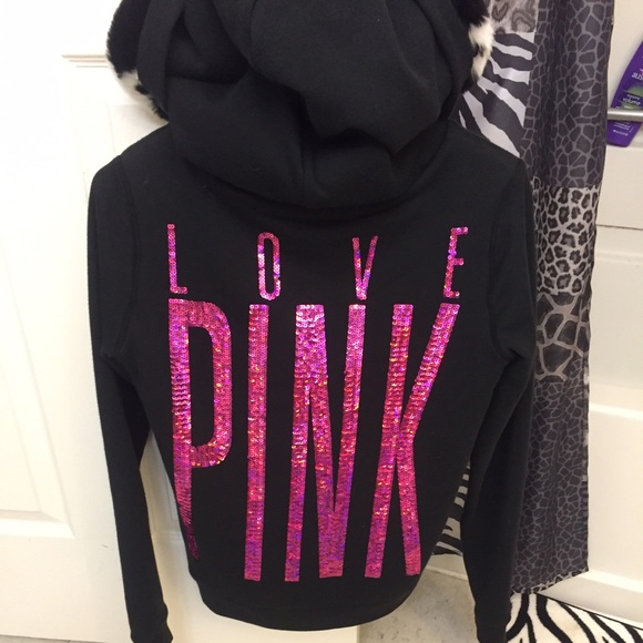 VS zip up with tags