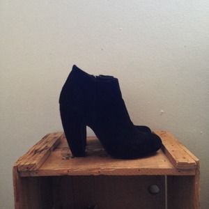 🔻🎉HOST PICK 🎉Steve Madden Panelope Booties