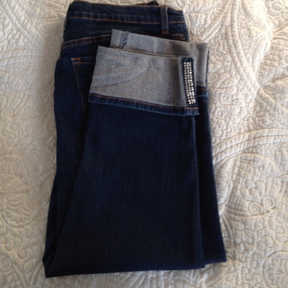 NYDJ DARK BLUE DENIM CAPRIS W/ CUFF EMBELLISHMENT