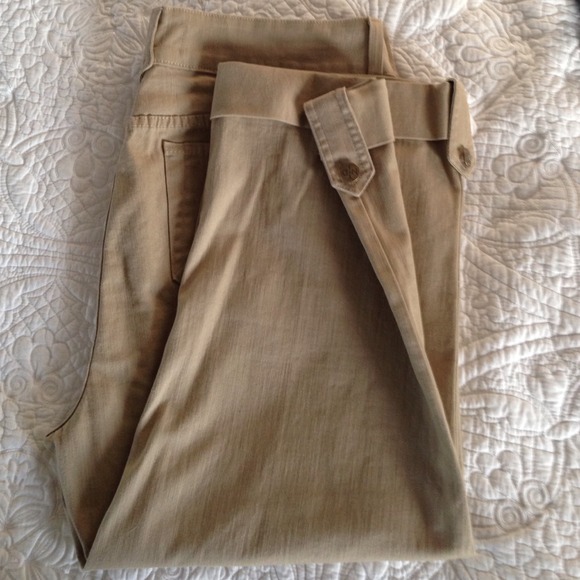 NWOT NYDJ CAPRIS - KHAKI  - HEM W/ TAB & BUTTON