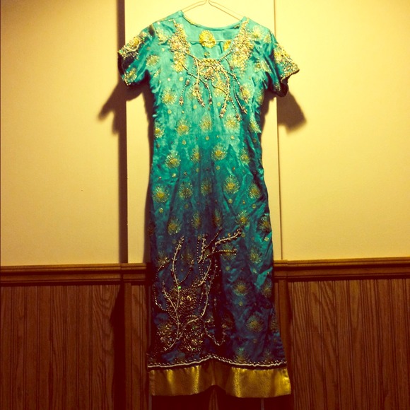 Long short sleeve Indian dress with work in it - Picture 1 of 4