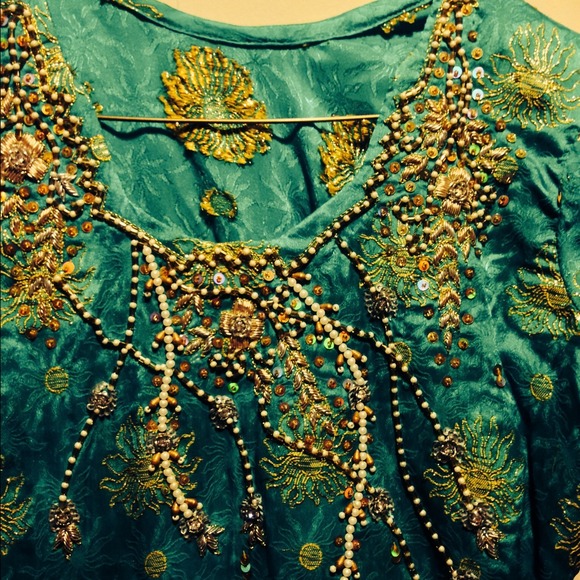 Long short sleeve Indian dress with work in it - Picture 3 of 4