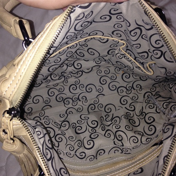 Beautiful Handbag 👜 - Picture 3 of 4