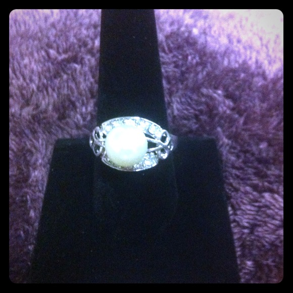 Fashion pearl ring