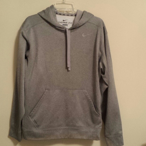 Mena Nike Therma-Fit Grey hooded sweatshirt.