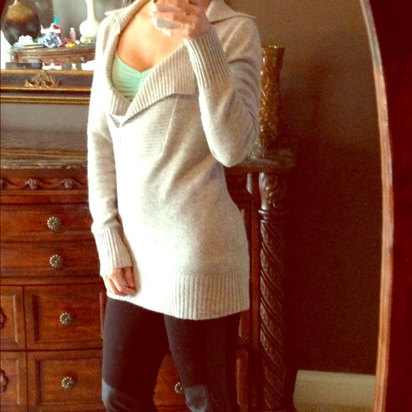 Beautiful light grey wool tunic!