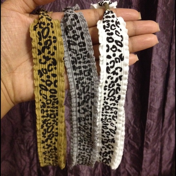 ⛔️SOLD ⛔️BUNDLEDElastic wide headbands