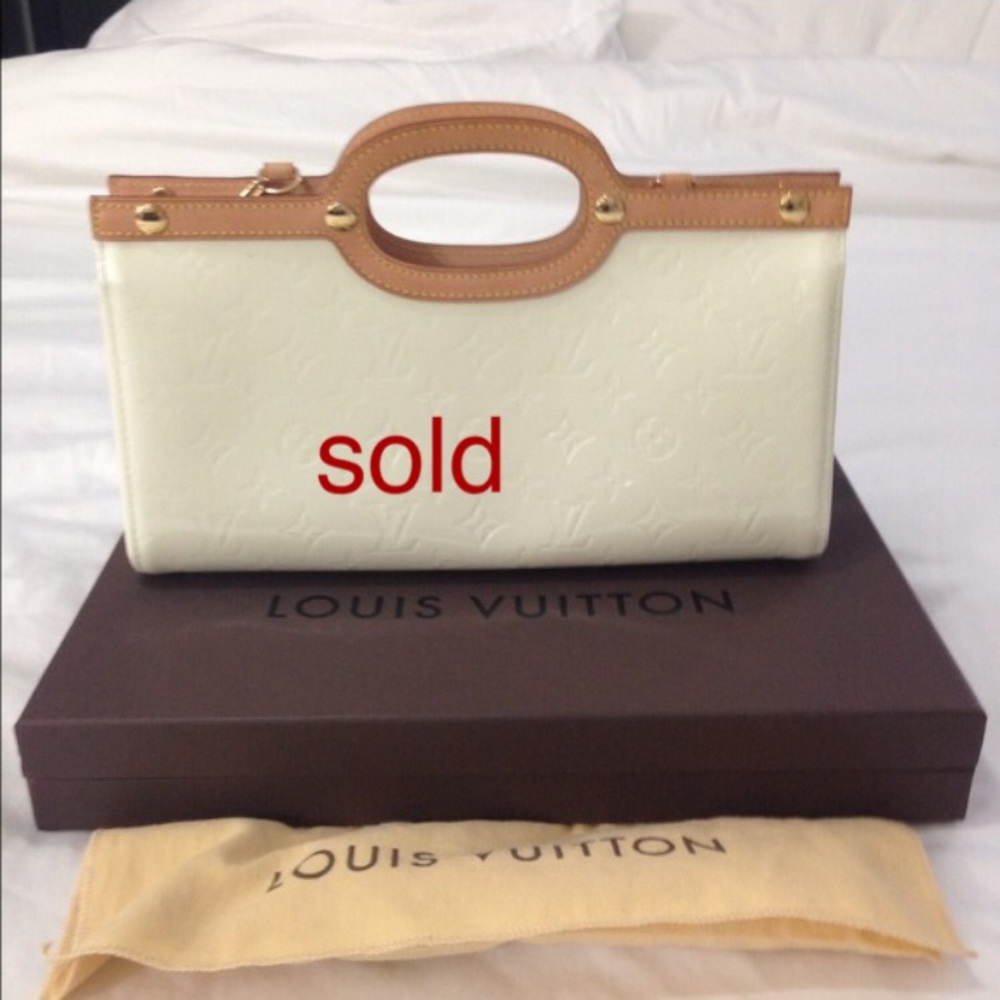 Sold Louise Vuttion roxbury drive clutch