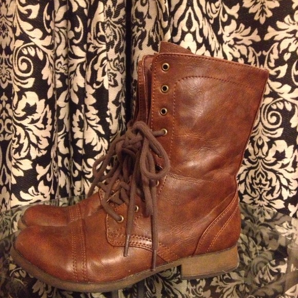 Combat boots size 6