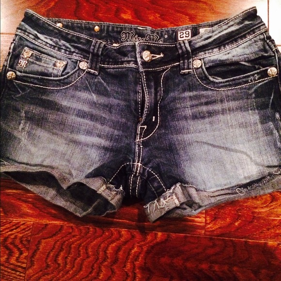 SOLD LOCALLY🔴Miss Me Shorts - Picture 2 of 4