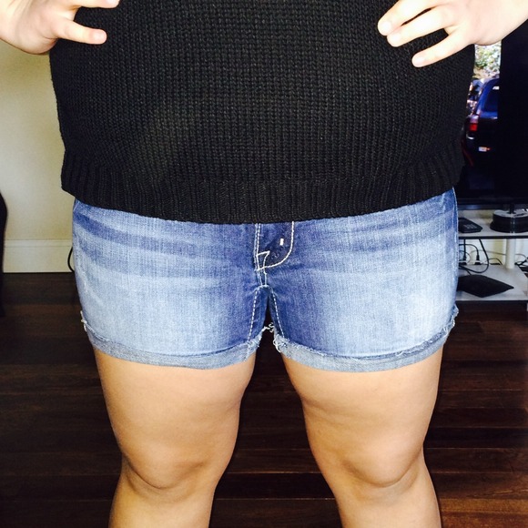 SOLD LOCALLY🔴Miss Me Shorts - Picture 4 of 4