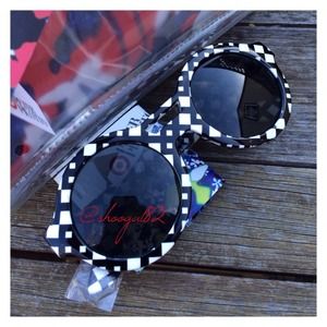Peter Pilotto for Target Accessories - 5X 🎉HOST PICK🎉Peter Pilotto Black/White Sunnies Peter Pilotto for Target Accessories - 5X 🎉HOST PICK🎉Peter Pilotto Black/White Sunnies