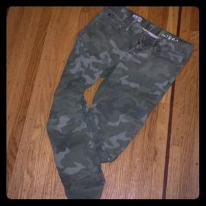 Gap camo ankle skimmers