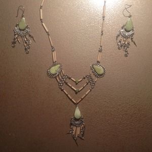 Stunning necklace/earring set!