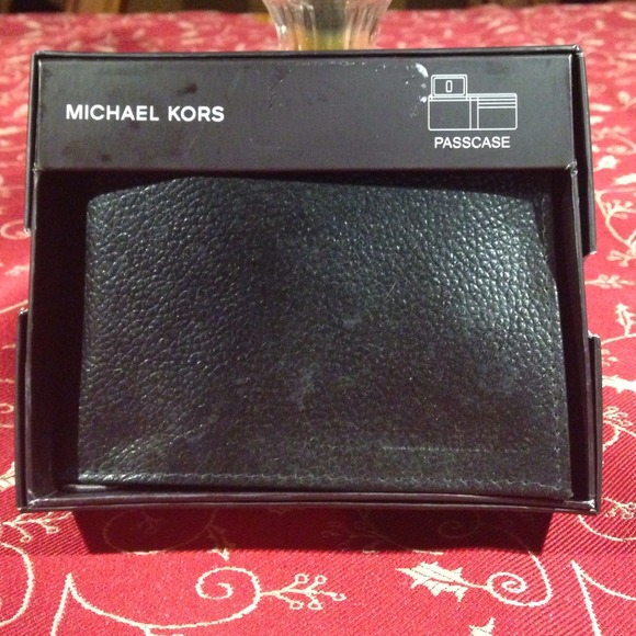 🚫SOLD🚫Michael Kors man wallet