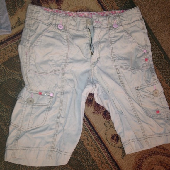 cargo khaki capris