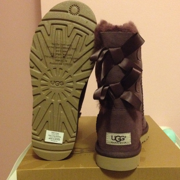 UGG bailey bow. Boot - Picture 2 of 3