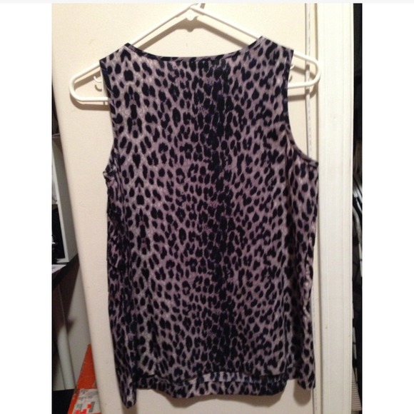 ❌Sold leopard blouse - Picture 3 of 4