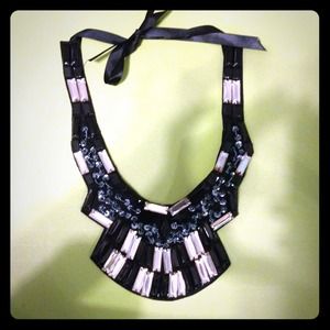 🌸 Black felt gem necklace 🎉REDUCED🎉