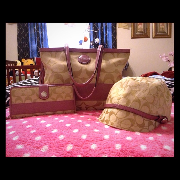 Beautiful and lovely set coach bag,wallet,hat