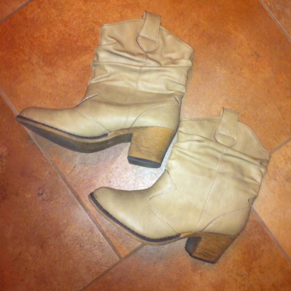 🔴SOLD🔴 Blonde/ cream cowgirl boots. - Picture 1 of 4