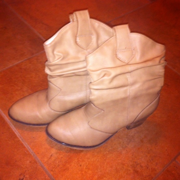 🔴SOLD🔴 Blonde/ cream cowgirl boots. - Picture 2 of 4