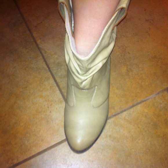 🔴SOLD🔴 Blonde/ cream cowgirl boots. - Picture 4 of 4