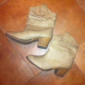 🔴SOLD🔴 Blonde/ cream cowgirl boots.